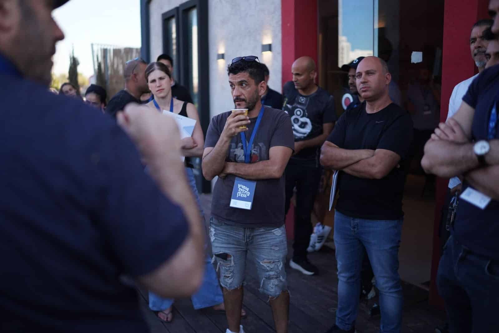 סיור משקיעים ורוכשים באשקלון של קליקת הנדל"ן - סיורי נדל"ן מקצועיים - האוטובוס של קליקת הנדל"ן I אפגד באגמים אשקלון