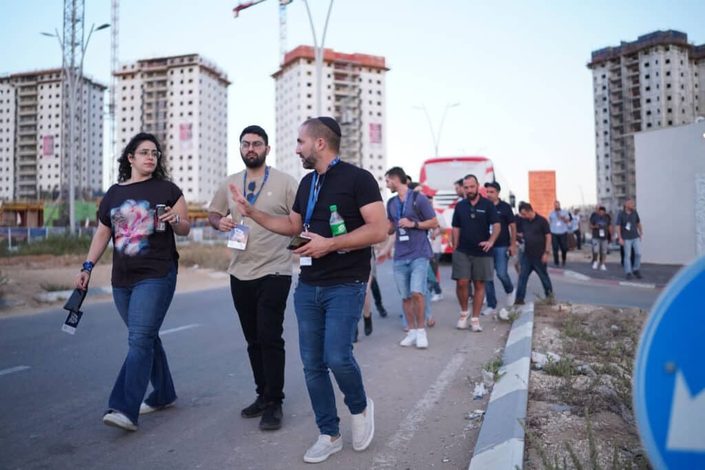 סיור משקיעים ורוכשים באשקלון של קליקת הנדל"ן - סיורי נדל"ן מקצועיים - האוטובוס של קליקת הנדל"ן