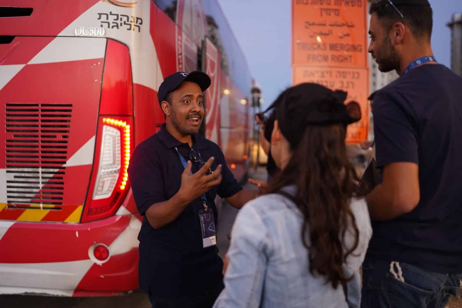 סיור משקיעים ורוכשים באשקלון של קליקת הנדל"ן - סיורי נדל"ן מקצועיים - האוטובוס של קליקת הנדל"ן I בן סולומון