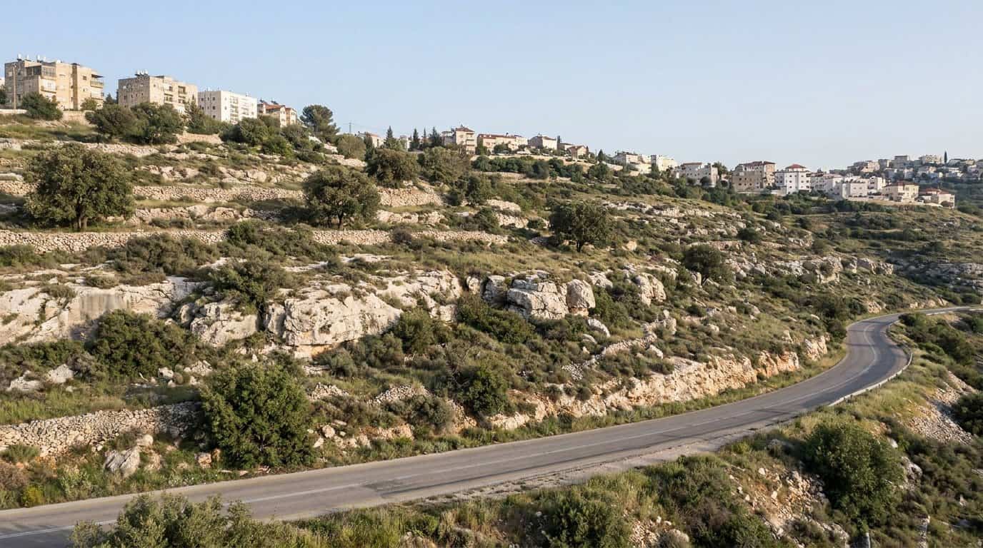מדרונות ריקים בדרום צפת, שטח שבו אושרה תכנית רובע השער הדרומי, אילוסטרציה